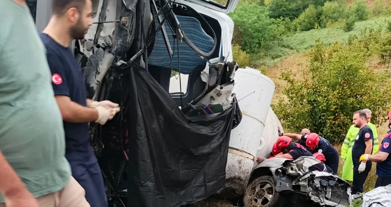 Beton Mikseri Devrildi: Şoför Hayatını Kaybetti!