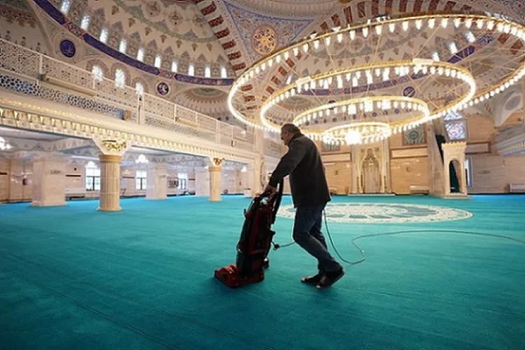 Beylikdüzü, Bayram İçin Temizlik ve Destek Sağladı