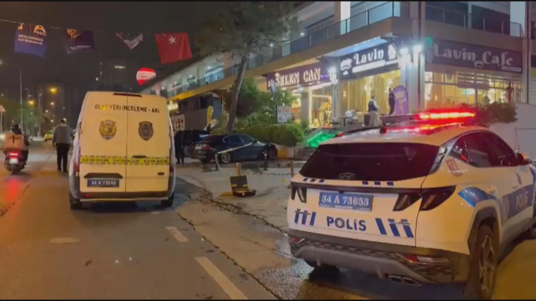 Beylikdüzü’nde Kafeye Silahlı Saldırı! Panik Anları