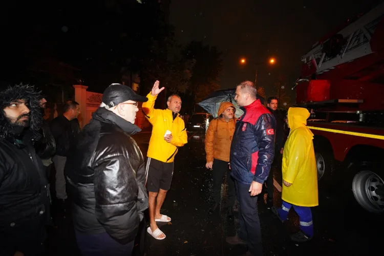 Beylikdüzü’nde Sağanak Yağışla Mücadele Gece Boyu!