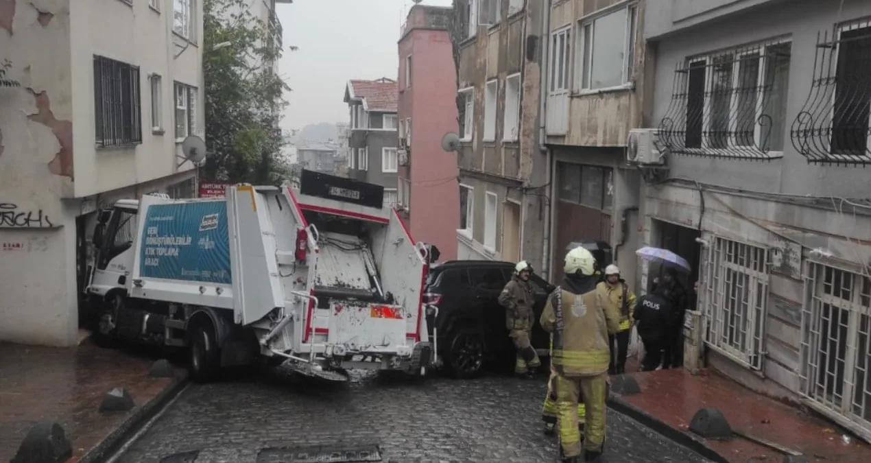 Beyoğlu’nda Çöp Kamyonu Kaza Yaptı: 3 Yaralı!