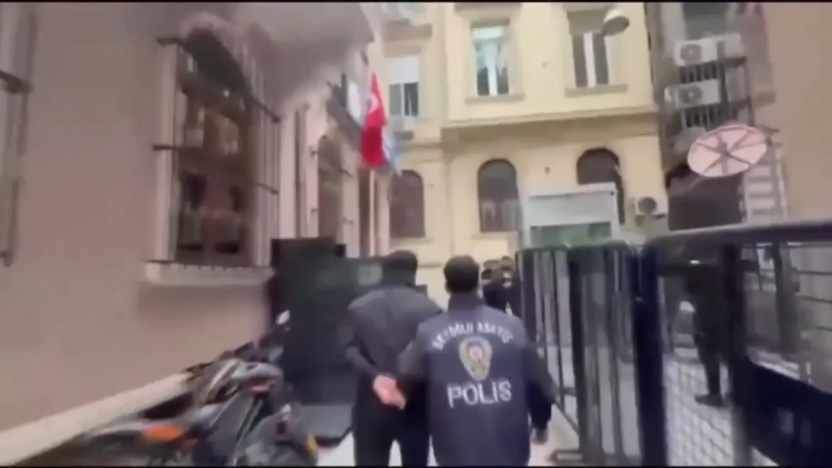 Beyoğlu nda gece kulüplerine operasyon! 20 işletme kapatıldı 3