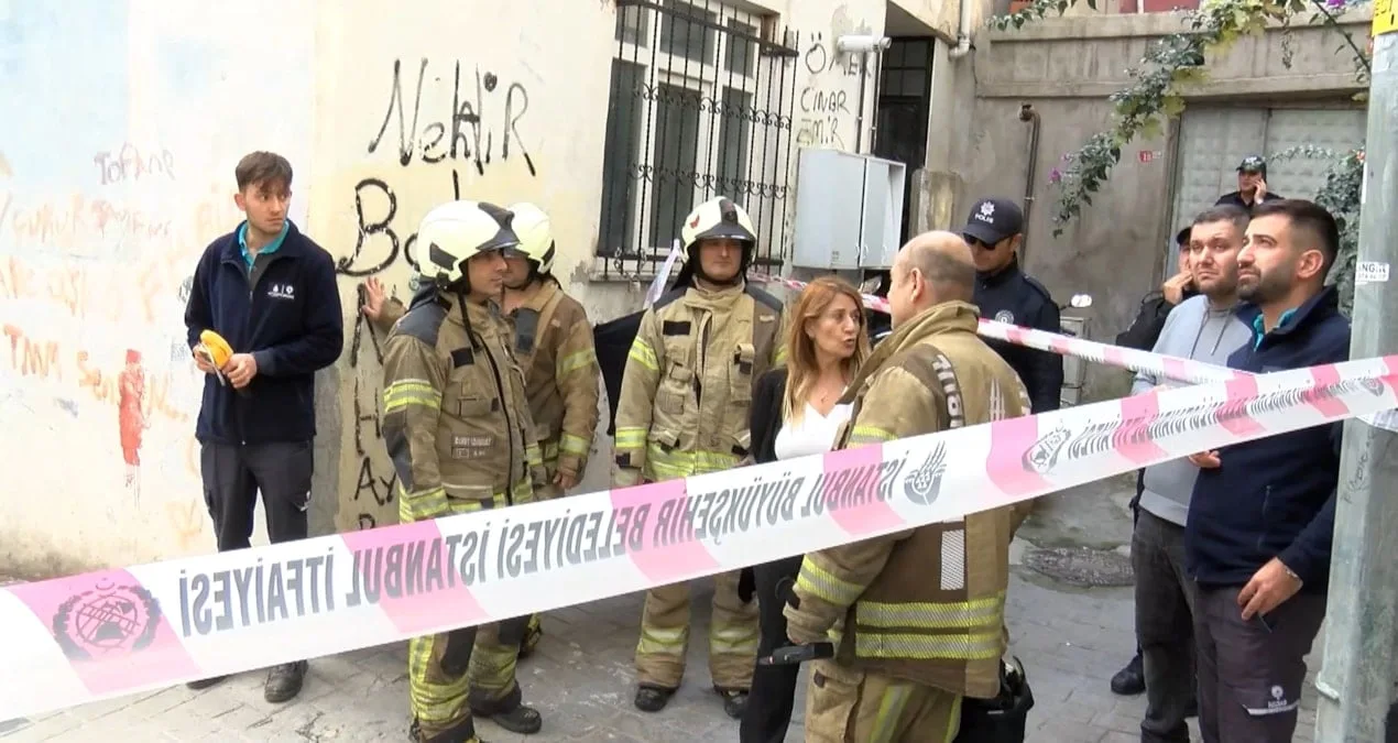 Beyoğlu’nda Metruk Bina Kısmen Çöktü!