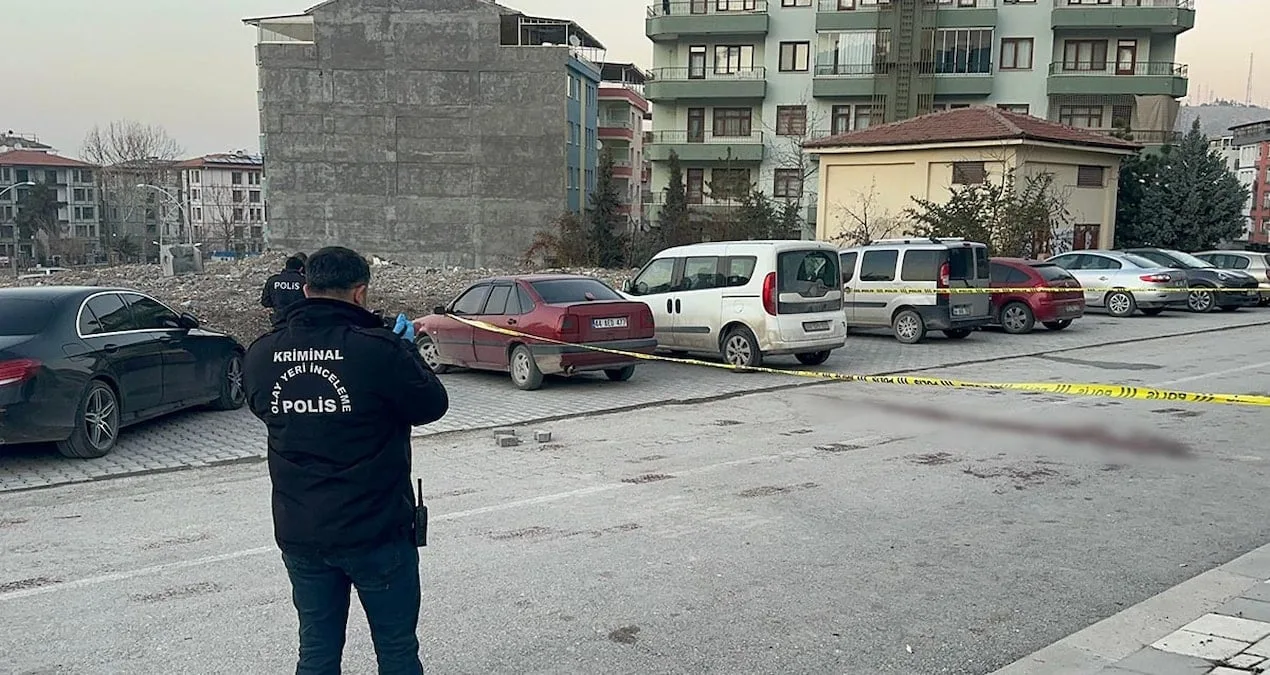 Bıçaklı Kavga: İki Genç Ağır Yaralı!