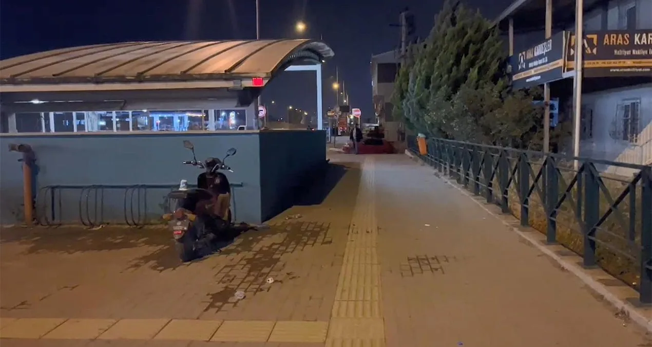 Bıçaklı Saldırı: 3 Arkadaş Yaralandı!