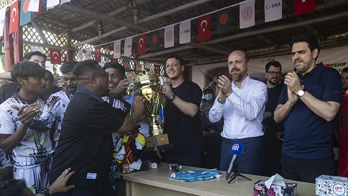 Bilal Erdoğan, Bangladeş’te Arakan Mültecilerini Ziyaret Etti