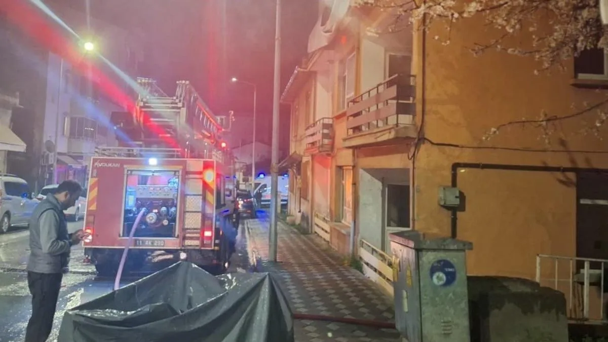 Bilecik’te Metruk Bina, 3. Yangınıyla Korkuttu!