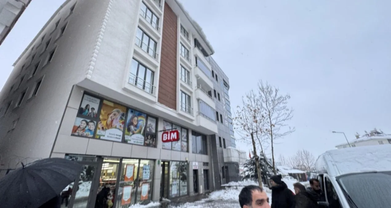 Bingöl’de Çatıdan Düşen Buz Kütlesi Can Aldı