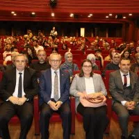 'Bir Adam Yaratmak' oyunu seyircisiyle buluştu