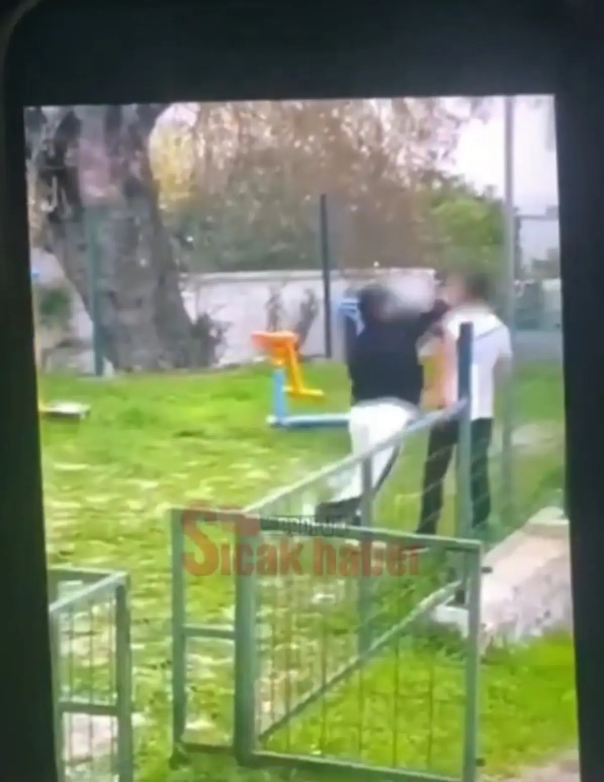 Yer: Bodrum... Otizmli akranını evire çevire dövdü: O anlar kamerada! 4