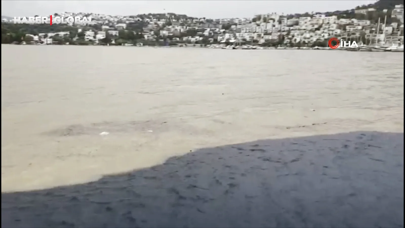 Bodrum’da Denizin Rengi İkiye Ayrıldı!