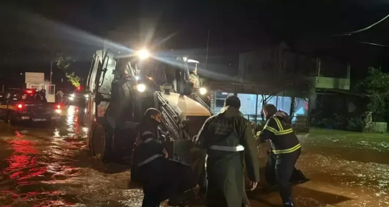 Bodrum’da Sağanak Yağış Hayatı Felç Etti!