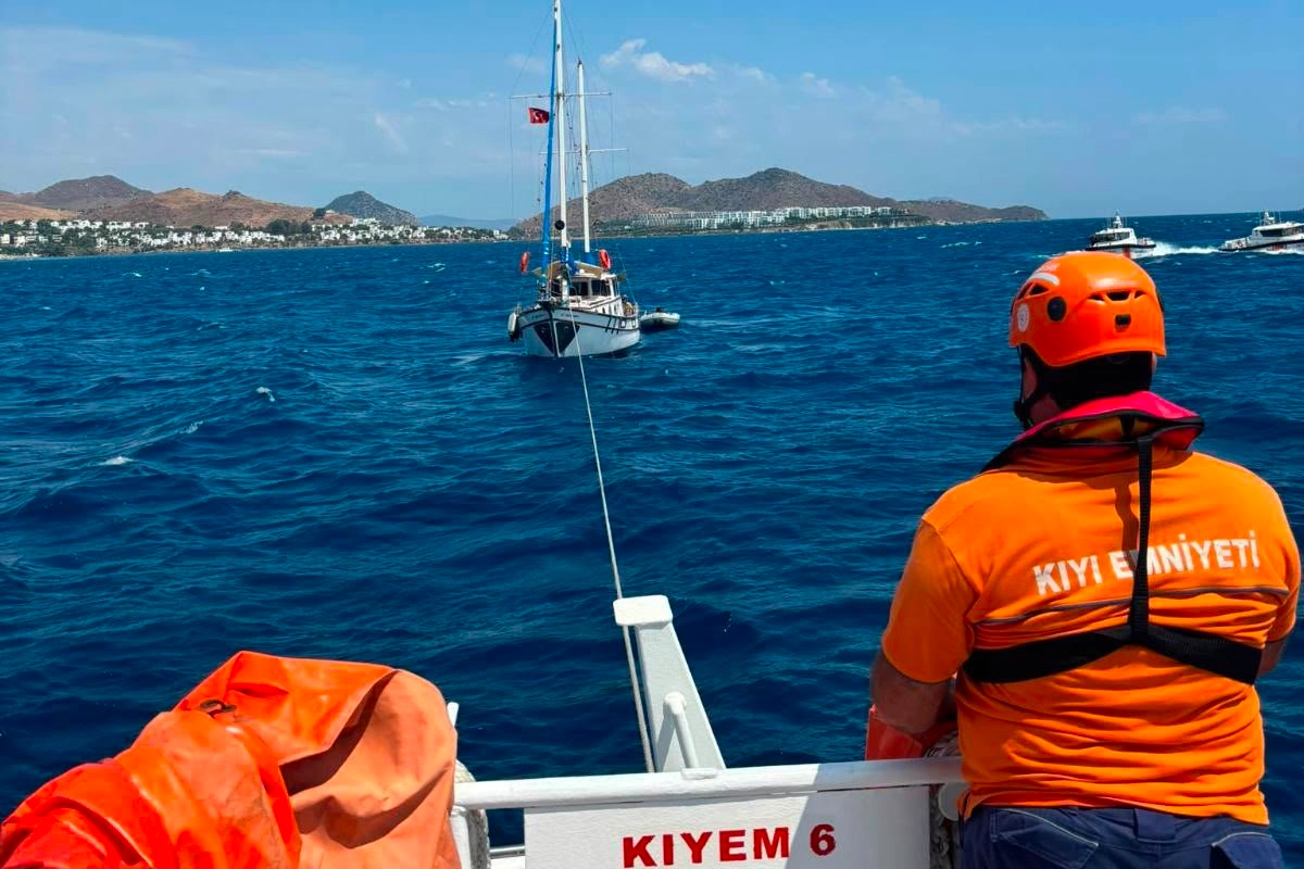 Bodrum’da Sürüklenen Tekne, 10 Kişi Kurtarıldı