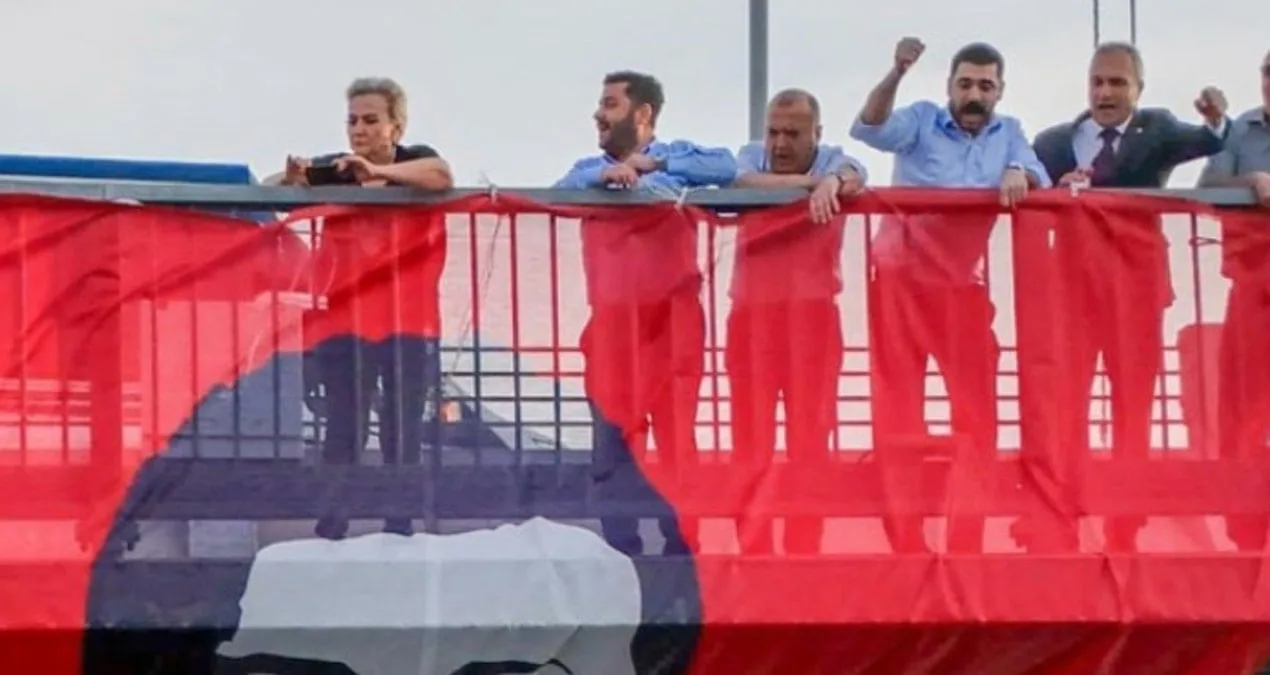 Boğaziçi Köprüsü’nde ‘Free İmamoğlu’ Pankartı!