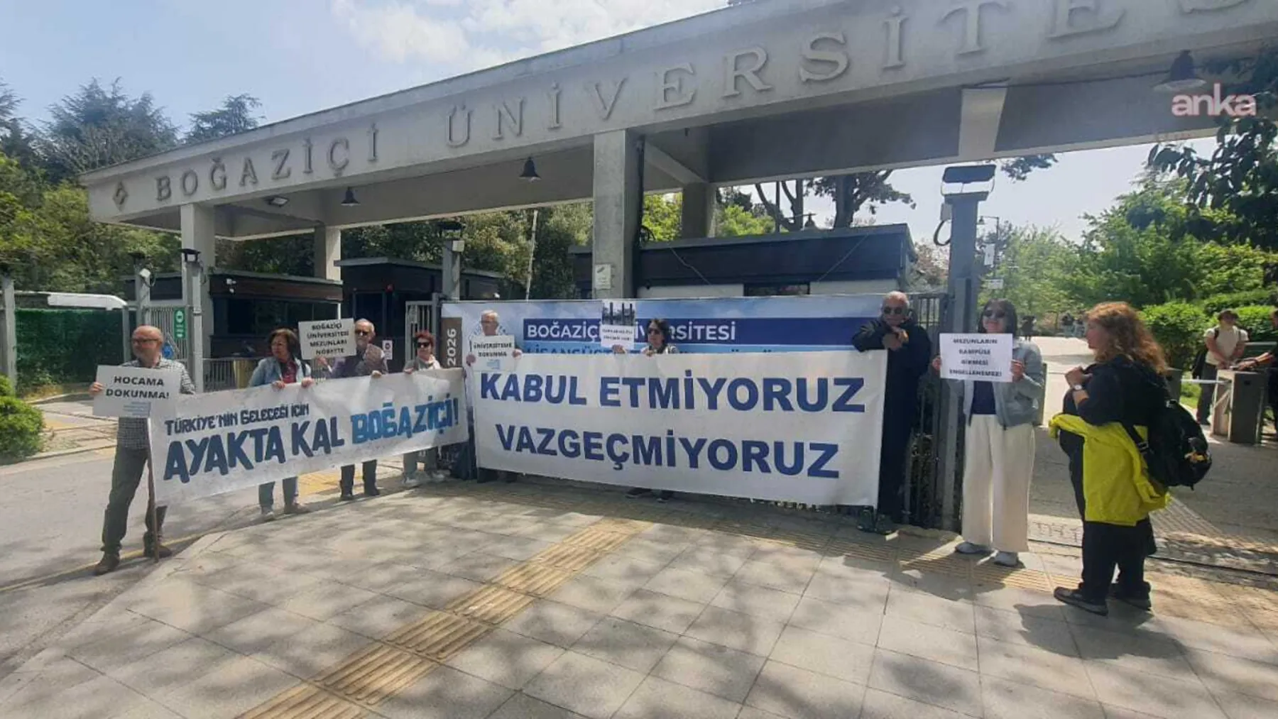 Boğaziçi Mezunları: “Hukuksuz Uygulamaları Kabul Etmiyoruz!”