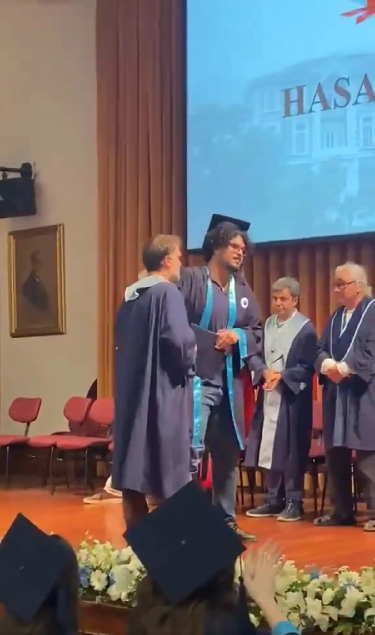Boğaziçi nde  diploma  düellosu! Öğrenci fotoğrafı reddetti, akademisyen diplomayı geri almaya çalıştı... 2