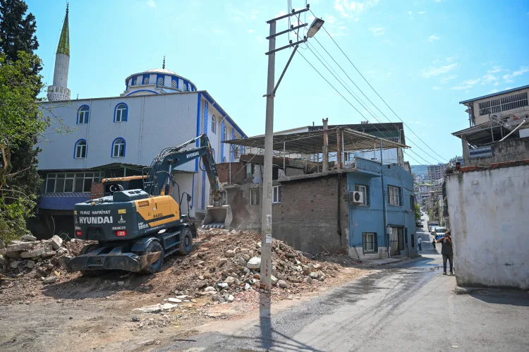 Bornova’da Altyapı Sorunlarına Çözüm Yolda!