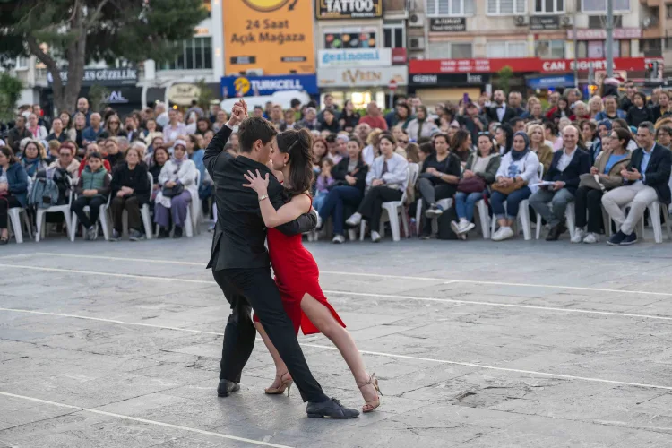 Bornova’da Dansla Hıdırellez Coşkusu Yaşandı!