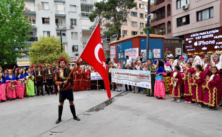 Bornova’da Halay Temalı Festival Coşkuyla Devam Ediyor
