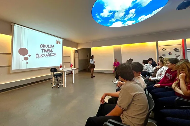 Bornova’da Öğrencilere Sağlık Eğitimi Atılımı