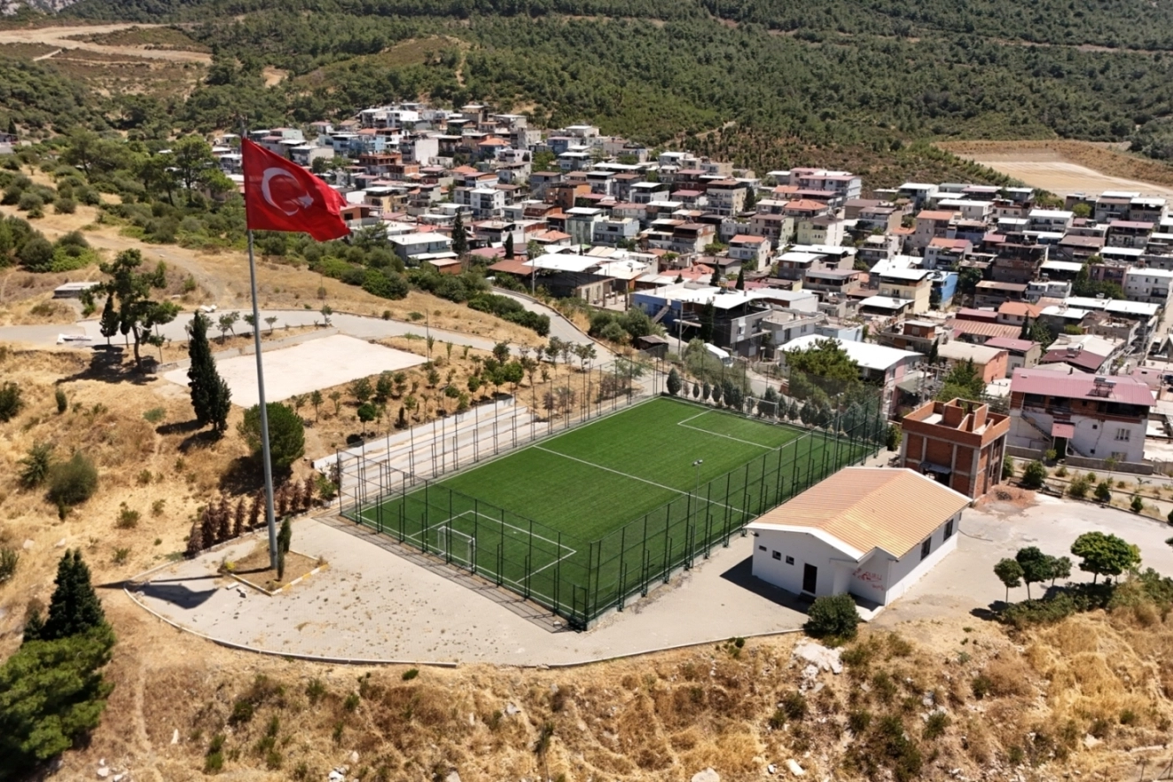 Bornova’da Spor Tesisleri Yenilendi, Mutluluk Arttı!