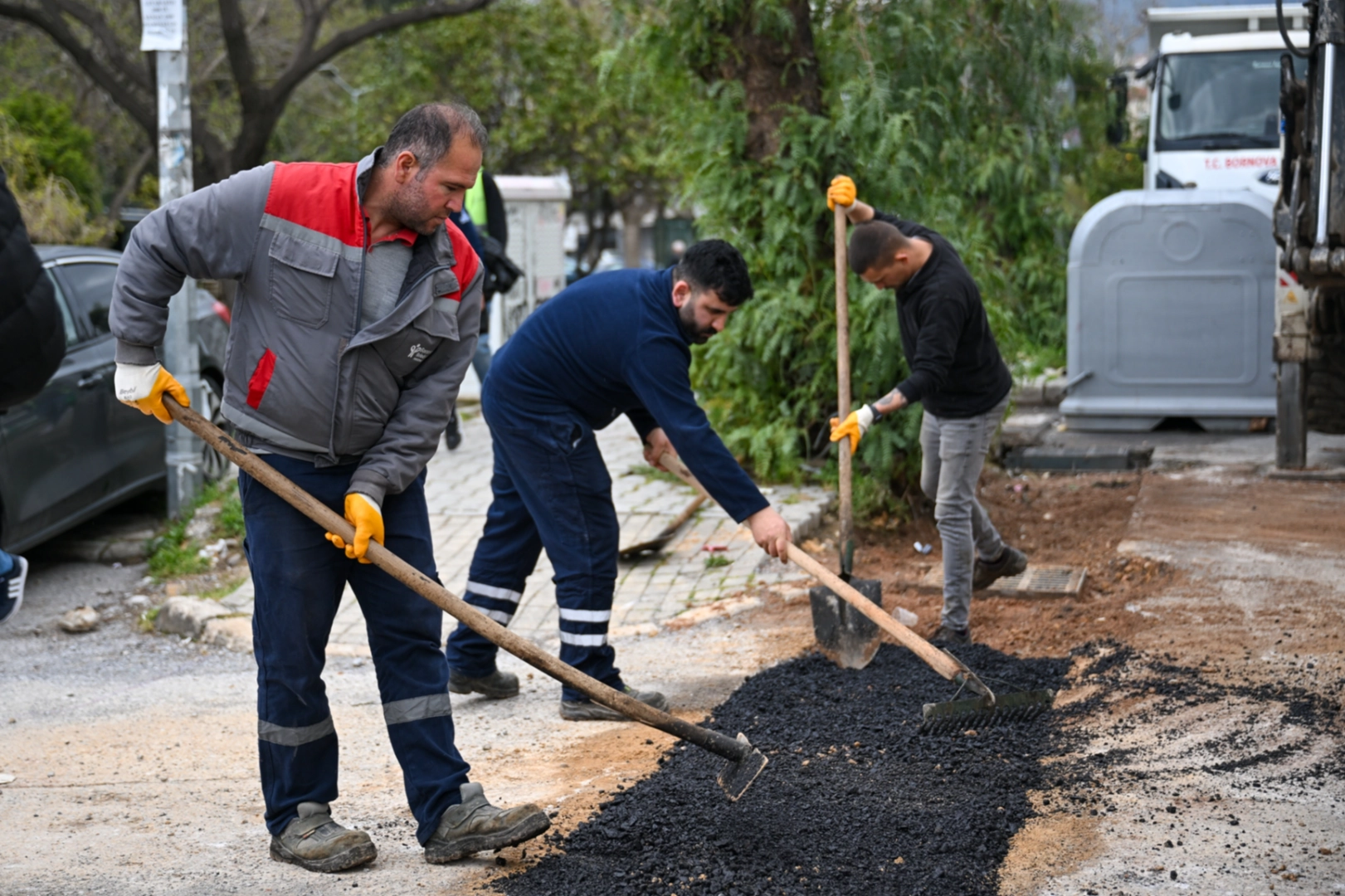 Bornova’da Yol Yenileme Çalışmaları Başladı!