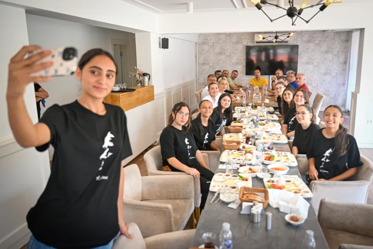 Bornova Kızları Namağlup Şampiyonluk Kutladı!