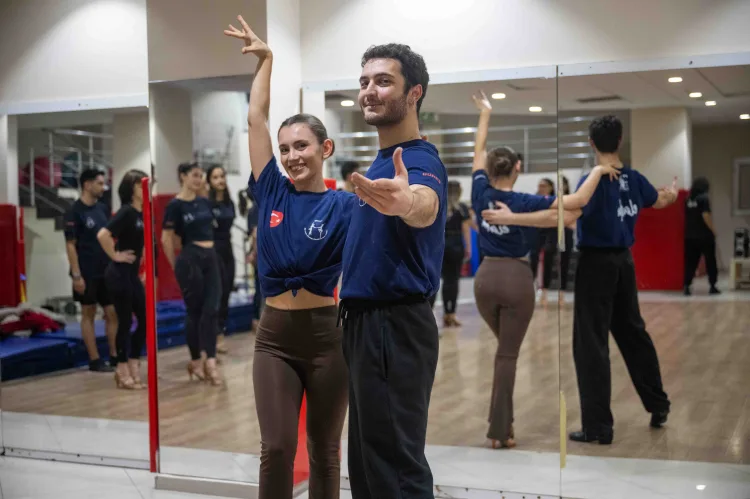 Bornova’nın Yıldızları, Dünya Salsa Şampiyonası’nda!