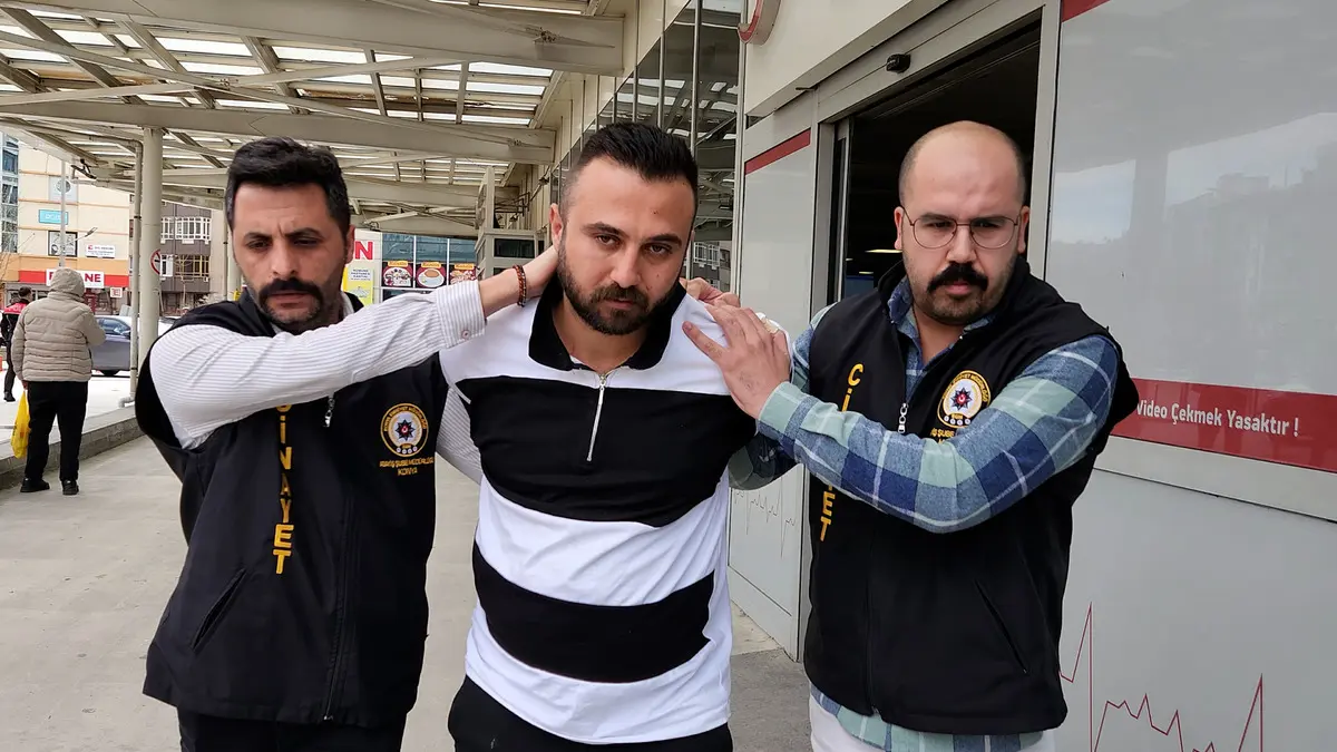 Babasını boğarak katletti, cesediyle aynı evde kaldı! 2