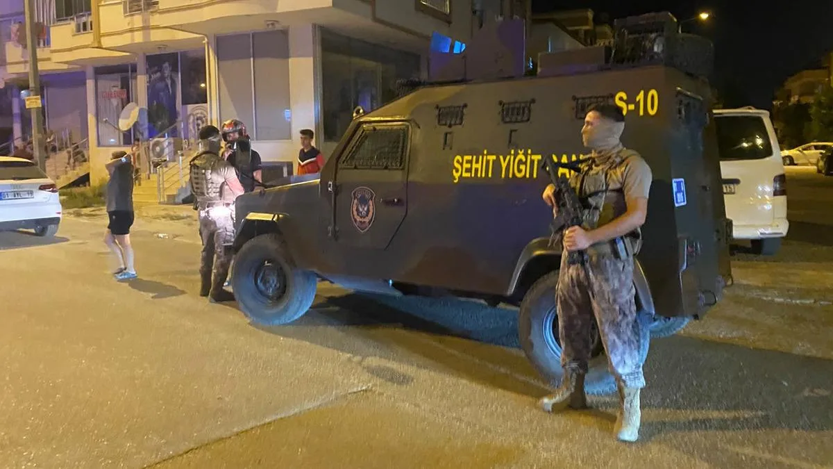 Boşanma Drama: Eşini Vurarak İntihar Etti!