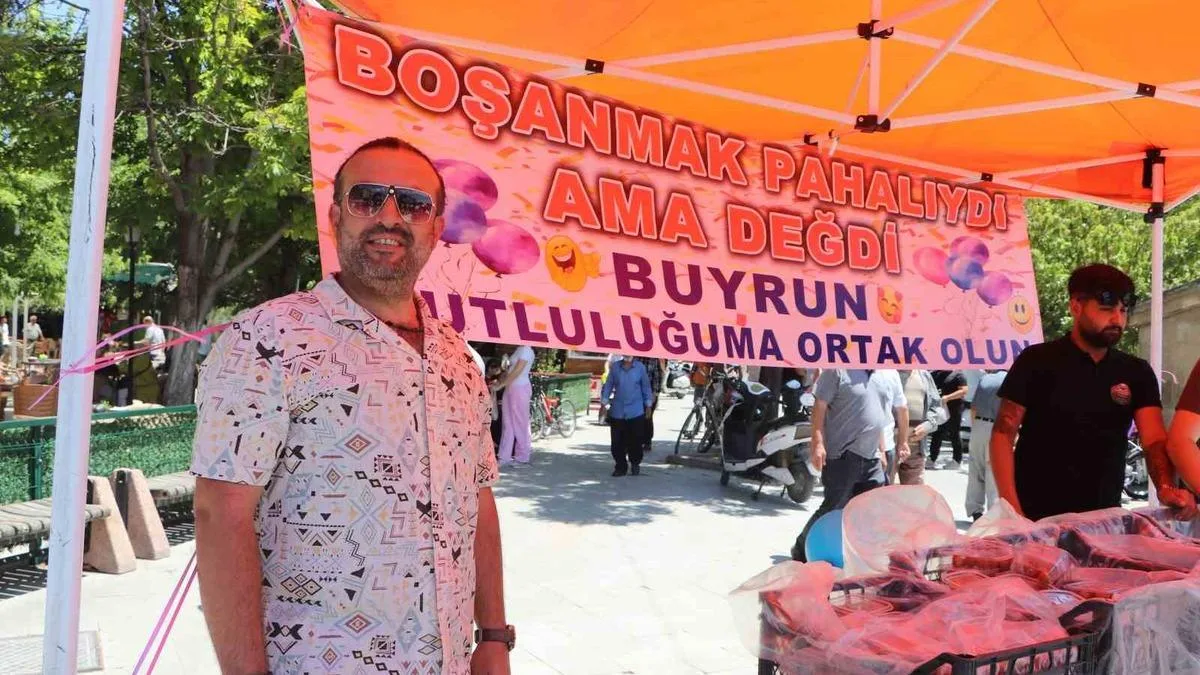Boşanmayı Lokma İkramıyla Kutladı!