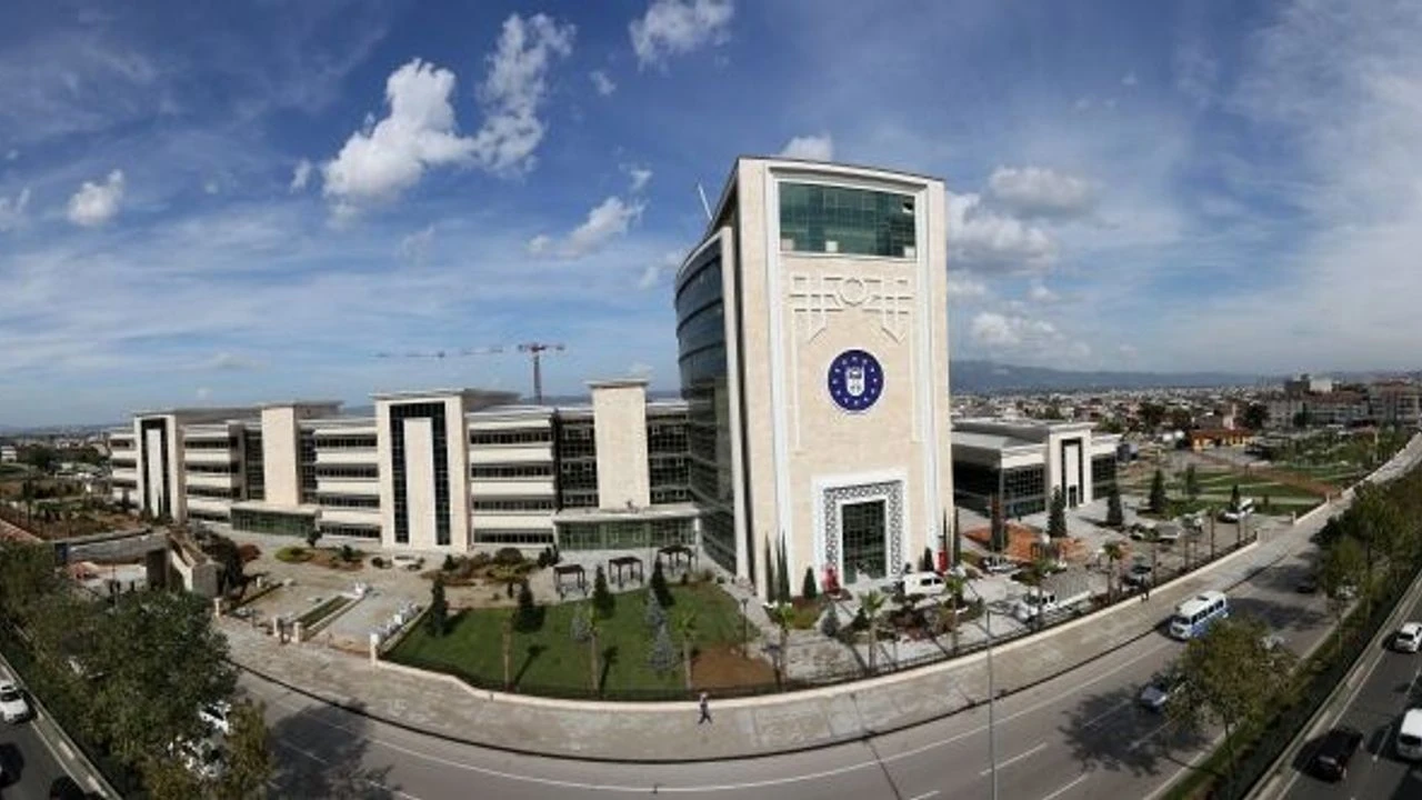 Bozbey’in Belediyesinde İçerden Direniş mi Var?