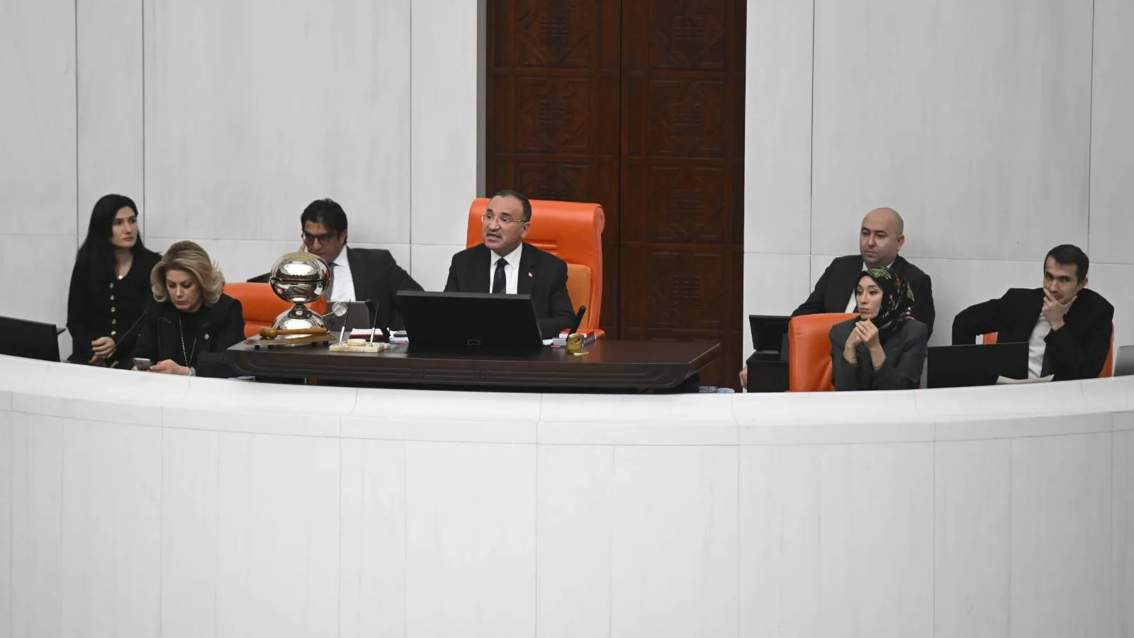 Bozdağ, Meclis’i Toplamadan Kapatma Kararı Aldı