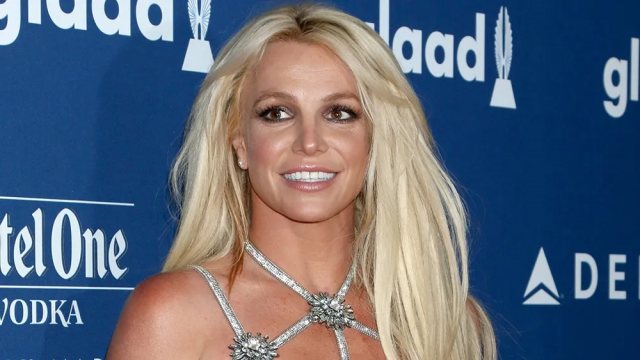 Britney Spears Aile Gezisinde Maske ve Gözlükle Görüntülendi