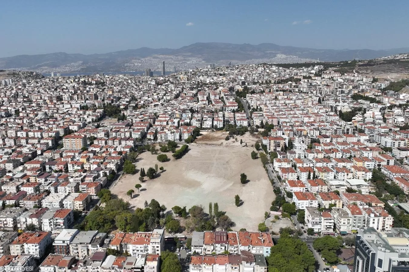 Başkan Cemil Tugay Açıklama Yapıyor