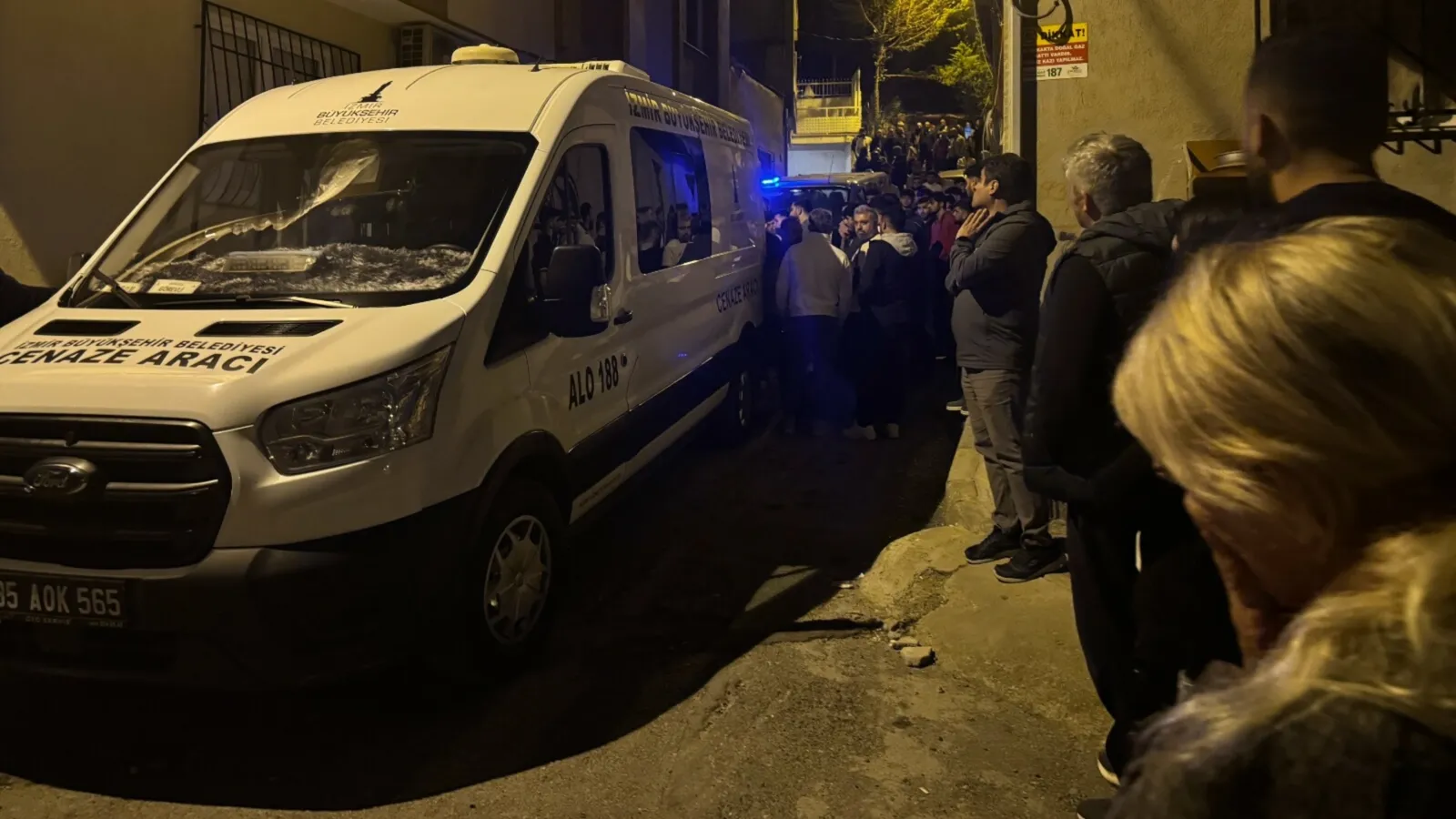 Buca’da Eşinin Kurşunlarına Hedef Oldu!