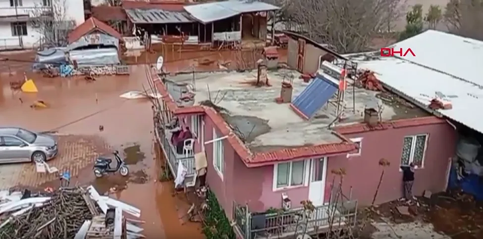 Bucak ilçesine bağlı Boğazköy'de meydana gelen sel