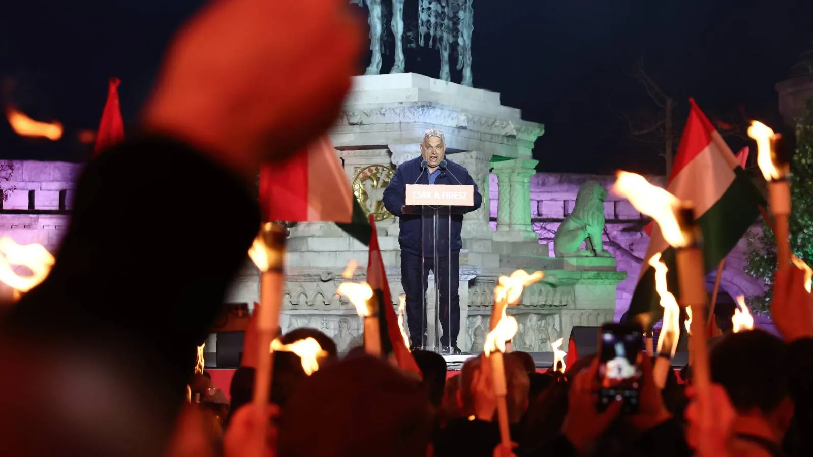Budapeşte’de Demokrasi Zaferi: Zincir Köprü Kutlandı