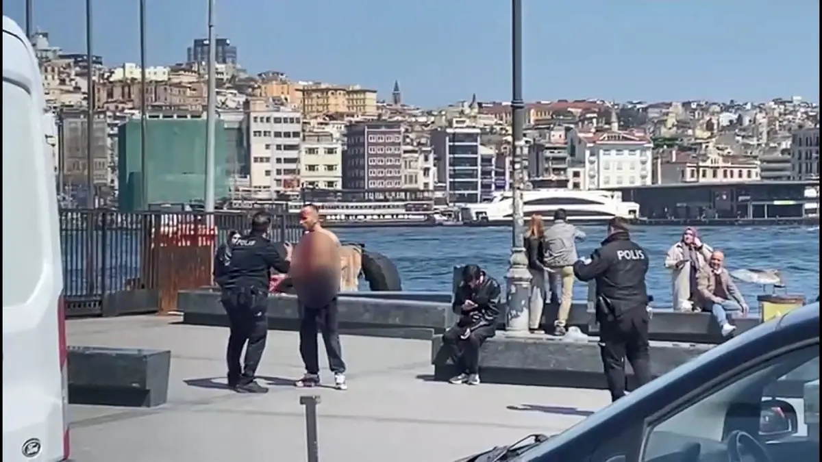 İstanbul un orta yerinde büfeden aldığı döner bıçağıyla boğazını kesti! 2