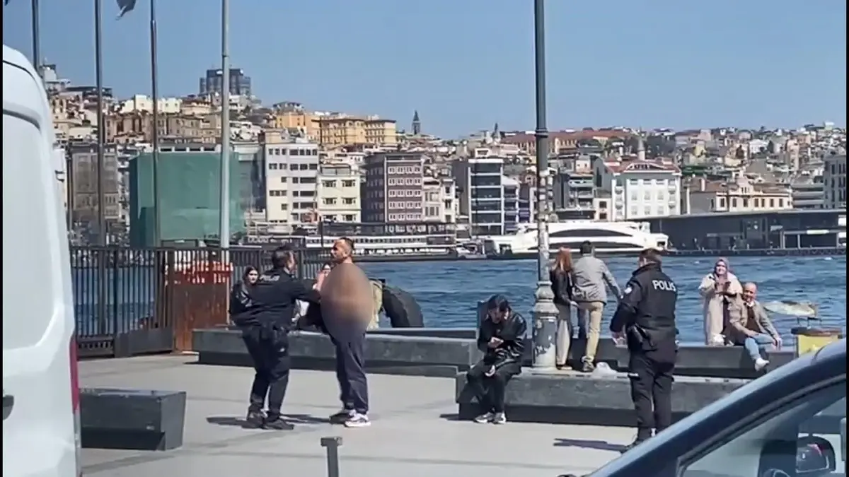 İstanbul un orta yerinde büfeden aldığı döner bıçağıyla boğazını kesti! 4