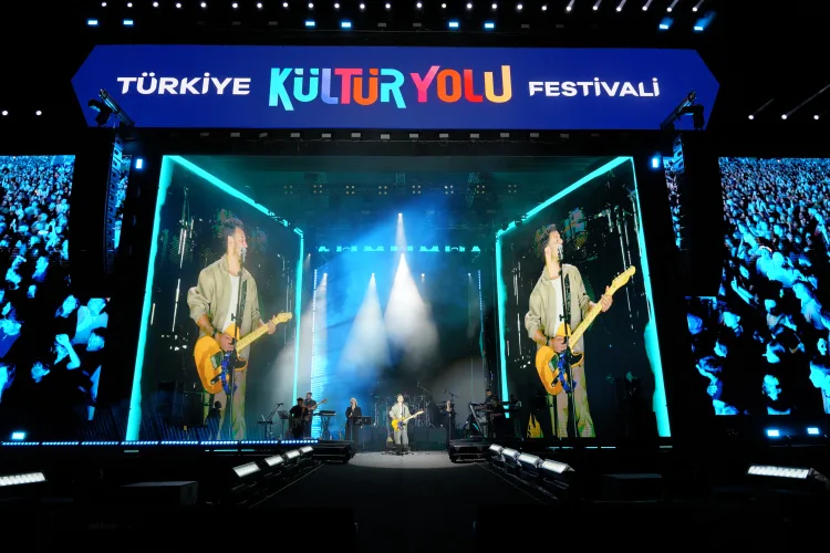 Buray, Samsun’da Unutulmaz Bir Konser Verdi!