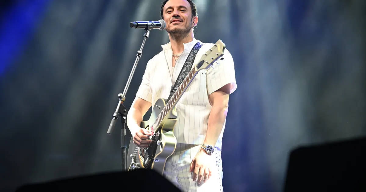 Buray Yazın İlk Konserinde Hayranlarını Coşturdu!
