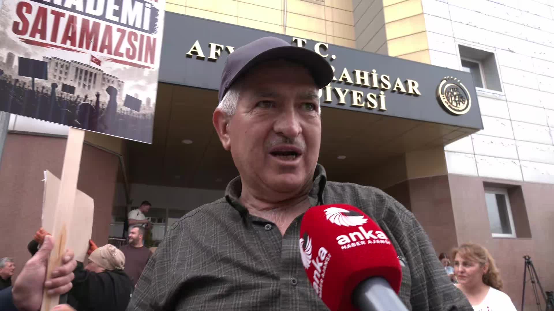 Burcu Köksal’a Protesto: CHP’ye Sadakat Vurgusu!