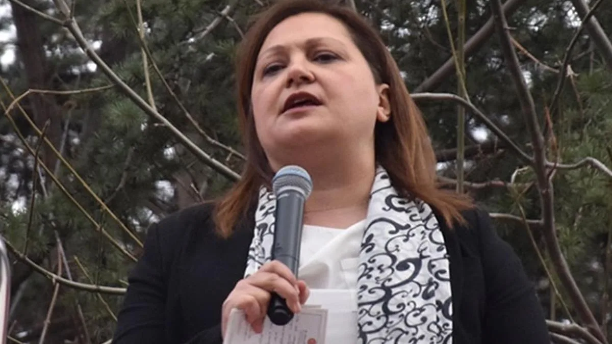 Burcu Köksal AK Parti’ye Katılacağını Açıkladı!