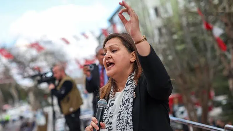 Burcu Köksal: Bayrağımızın Tartışılması Kabul Edilemez!