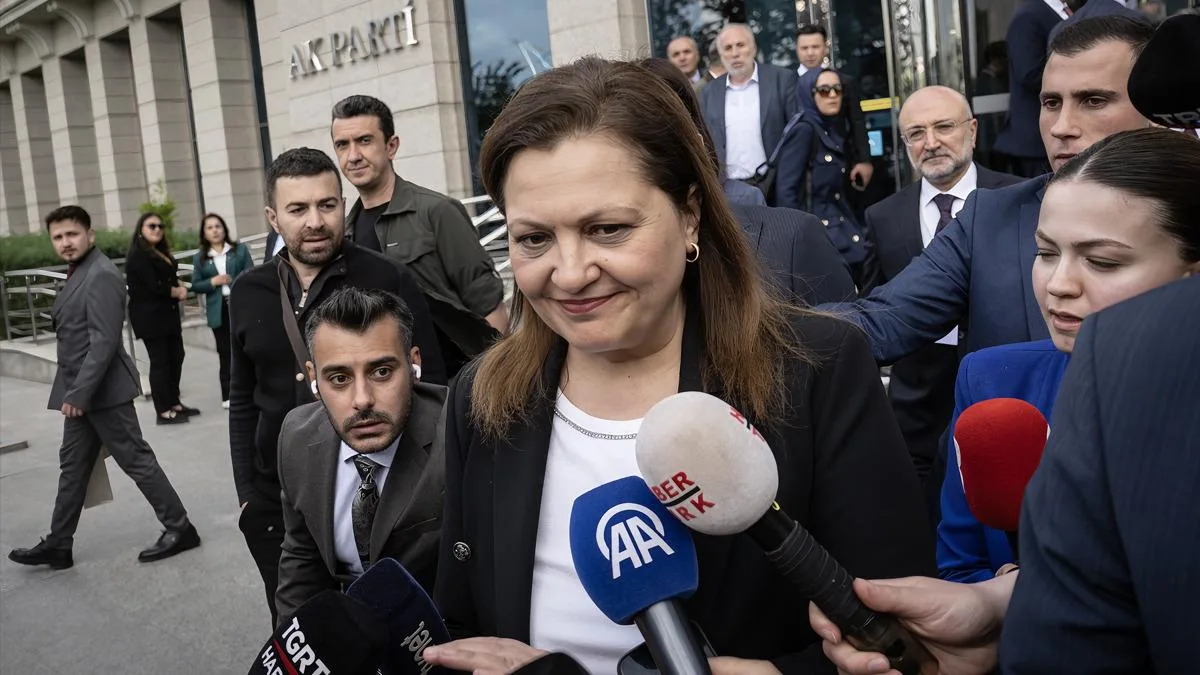 Burcu Köksal, CHP’den AK Parti’ye Geçti!
