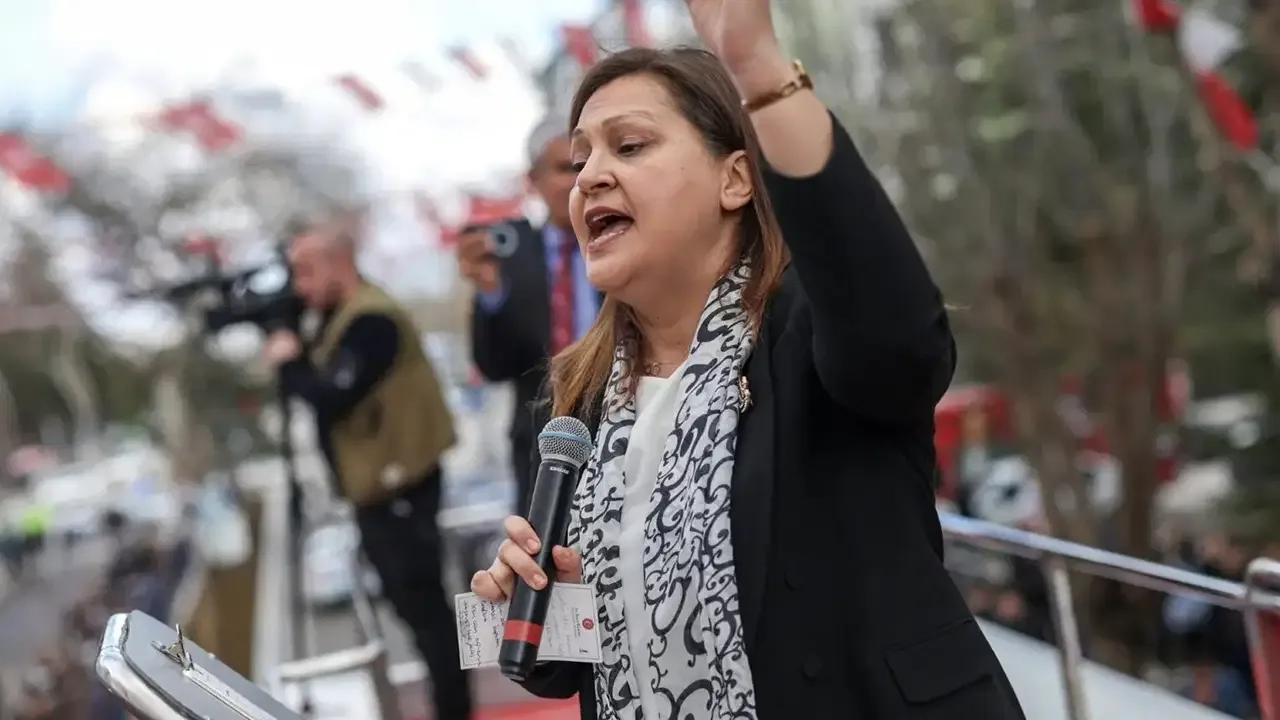 Burcu Köksal’dan Anneler Günü’nde Çarpıcı Mesaj