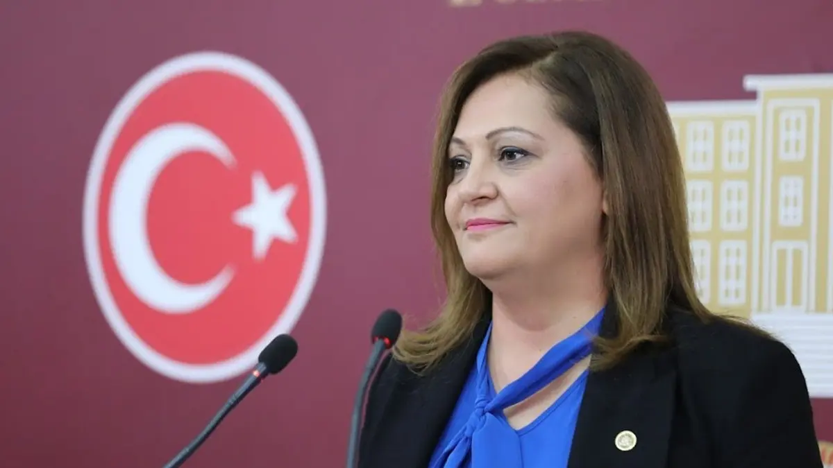 Burcu Köksal dan Özgür Özel açıklaması! Attığı mesajı aktardı: