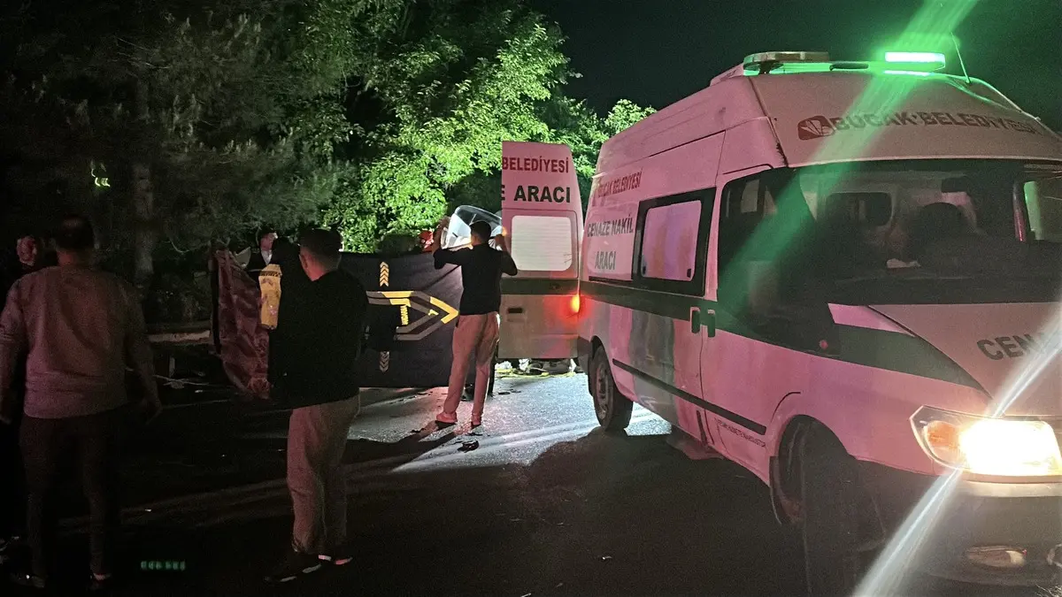 Bir kaza da Burdur da! 4 araç karıştı, 4 kişi hayatını kaybetti 3