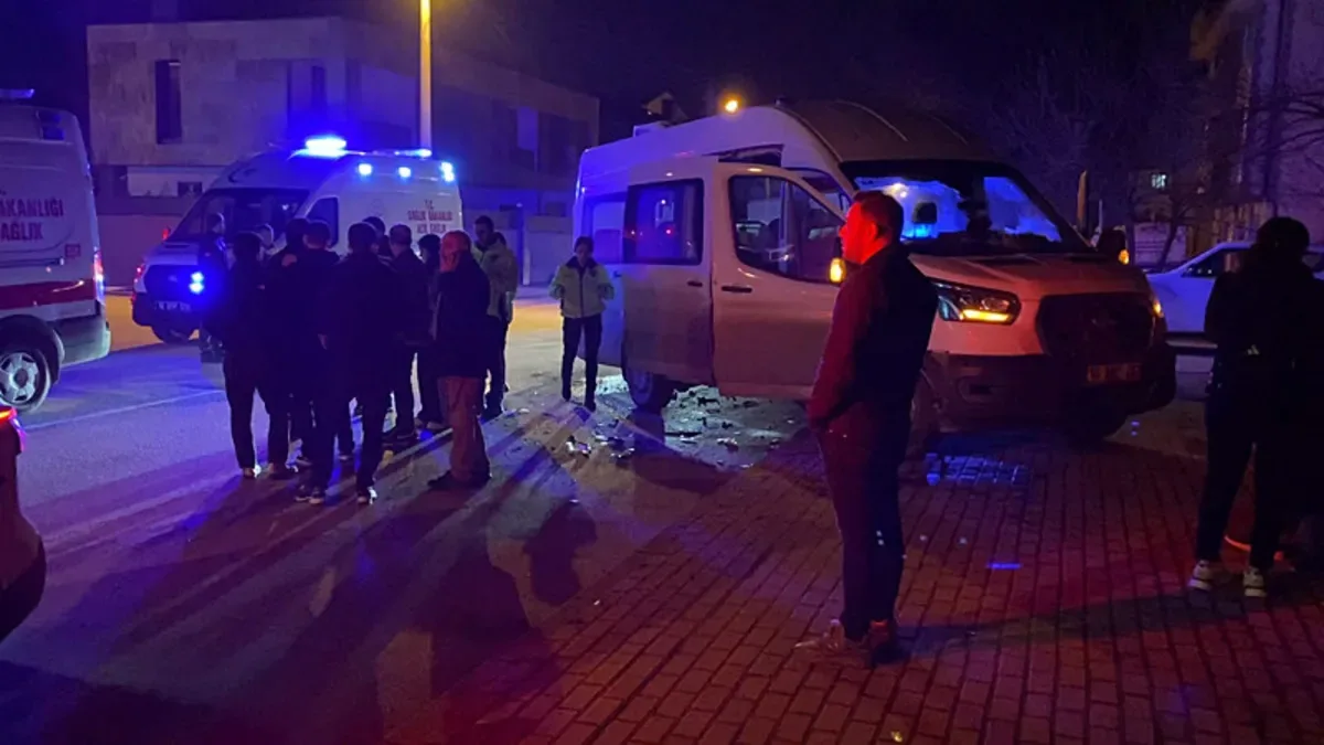 Burhaniye’de feci kaza: 8 yaralı!